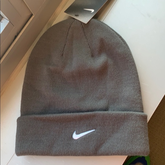 nike sideline beanie